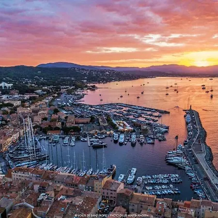 Apartment St. Tropez Superbe T4. Centre Ville, A 100m!